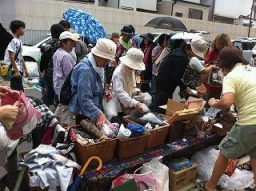 4/7(日)★出店無料★チャリティフリーマーケット in マルハン大東店　屋根有り会場