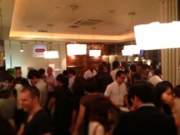 7月3日(金) 青山 お洒落なデザイナーズカフェでGaitomo国際交流パーティー