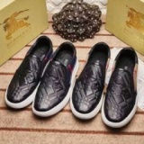 大ブレークのバーバリー　コピー、Burberryの臭いを抑制してくれる黒いメンズスニーカーシューズ