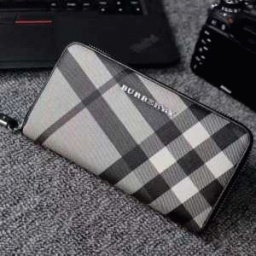 手触りを楽しむバーバリー スーパーコピー財布
