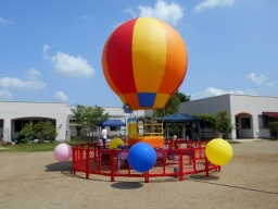 気球ロボットメカ・バルーンで空中散歩 | ハウスクエア横浜