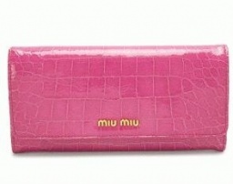 大人な雰囲気が特徴的なので、飽きがこず長く愛用できるミュウミュウ コピー財布