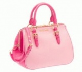 強い個性をうまく活かすmiu miu コピー　バッグ