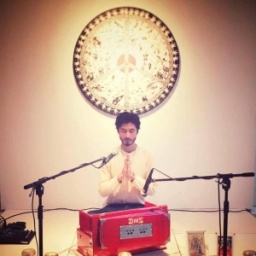 こころとからだをひらく〜 Kirtan & ヴォイスワーク with 堀田義樹