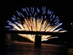 つなぎ温泉御所湖まつり