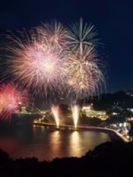 伊豆山温泉納涼海上花火大会