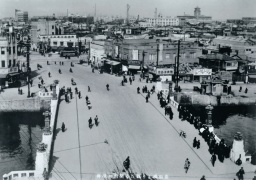 カメラマンと一緒に古い写真の現在をめぐろう！　横浜ローカルツアー　キッズコース