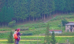 秋深まる色とりどりの母袋村、プロカメラマンと巡る一度きりの旅