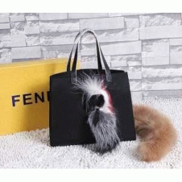 上品に持てるアクセント FENDI　フェンデイ　コピー　レディース　ショルダーバッグ　2wayバッ...