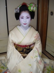 ぽんとちょう きょうまいひろう 先斗町の舞妓さんによる京舞披露