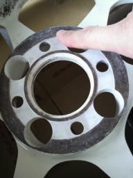 センターボア加工、センターハブ加工、アルミホイール加工