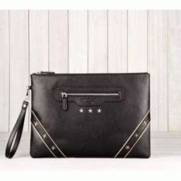 誕生日に雑誌に載っていたジバンシー コピー　財布をプレゼントしたい