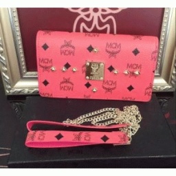 大人カジュアルなコーディネートのmcm コピー　バッグ