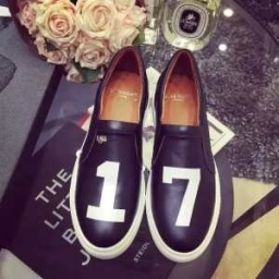  どんな色や柄と合わせても調和するジバンシー スーパーコピーアイテム