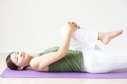 【神奈川・湘南モールフィル】お家で10分簡単♪骨盤矯正ピラティスレッスン|とっておきの親子学...