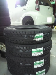 トヨタ ノア タイヤ激安泉大津市・岸和田市・高石市・和泉市・堺市　泉大津市タイヤ激安