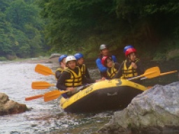 【週末アウトドア ラフティング&美味いもの&温泉バスツアー】  社会人サークルFEAD