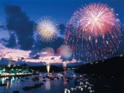 かんざんじ温泉灯篭流し花火大会