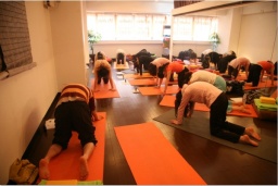 ◆冷えむくみ解消ヨガ◆"温活"に役立つヨガをして、ポカポカ温まりましょう♪　