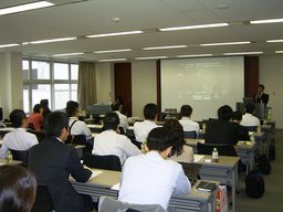 営業の大企業病に効く4つの営業変革手法をご紹介～新規開拓力、商談育成力、マネジメント力、モ...