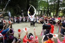 天衝舞浮立・鐘浮立 佐賀市の観光ポータルサイト 佐賀市観光協会 [sagabai.com]