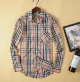 光沢のある生地感が大人のバーバリー スーパーコピーシャツ