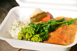 コマカレーを召し上がれ！ | ハウスクエア横浜