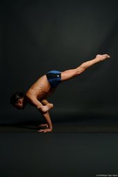 アシュタンガヨガ正式指導者　ケン・ハラクマＷＳ
