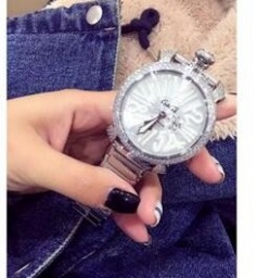 個性を加味したガガミラノ コピー 　エレガントな腕時計