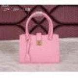 ２０３０代の男性を中心に人気を得たフェラガモ コピーショルダーバッグ