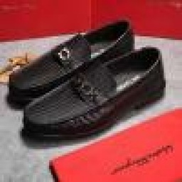 高品質なレザーとロッキッシュなデザインフェラガモ 新作 コピー