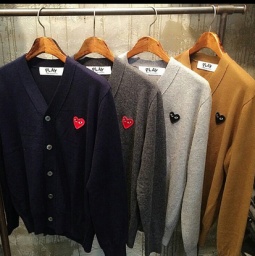 薄手のブルゾンは万能カラーのコムデギャルソン コピーの赤のスウェット