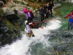 週末アウトドア 自然たっぷり 沢トレッキングツアー  社会人サークルFEAD