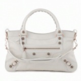 上品な大人顔の使えるバレンシアガ 偽物