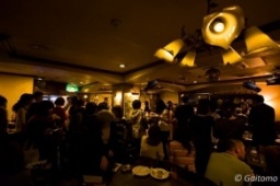 12月19日(土) 梅田の隠れ家アンティークカフェでGaitomo国際交流パーティー