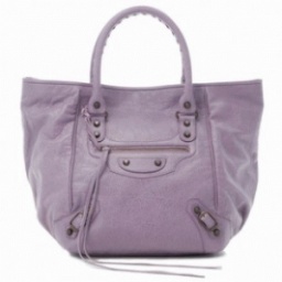 長年の愛用に耐えうる強度も兼ね備えているバレンシアガ バッグ コピー