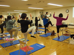 ねこ背を10秒で解消する！背伸ばし体操講座｜福岡県で習い事なら、JEUGIAカルチャーセンター木...