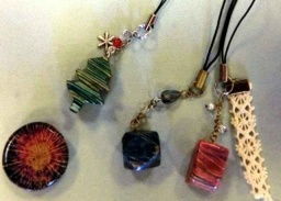 ワークショップ「染め木でアクセサリー作り」