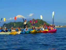 【週末アウトドアイベント　本格シーカヤック（カヌー）体験ツアー】　社会人サークルFEAD