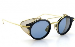 柔軟性の高い樹脂を挟み込むトムブラウン 偽新作