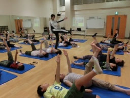 夏休み特別講座　「親子で学ぶ背伸ばし体操」講座