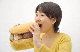 高さ110cmのクリームソーダ!?“ガリバーデザート”に注目 