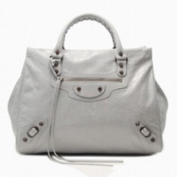 配色や細工が独特なバレンシアガ バッグ コピー