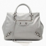 配色や細工が独特なバレンシアガ バッグ コピー