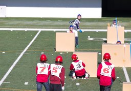 富士山の雪で投げ初め！　はじめての雪合戦教室