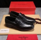 上品でカジュアルなフェラガモ 偽物レザーシューズ
