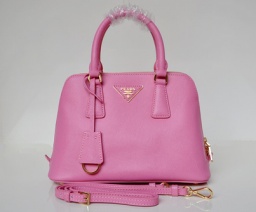女性らしい品をプラスしてくれるprada コピーバッグ