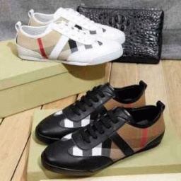 バーバリーならではのデザインバーバリー、Burberry　スーパーコピーのブラック、ホワイトの2色...