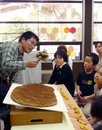 子どもワークショップ「ミツバチのおくりもの~てづくりろうそく~」