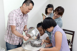 麺許皆伝!?大阪の製麺所で体験する イリコスキー流 手打ちうどん教室